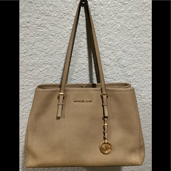 Michael Kors Handbags - Michael Kors large purse 👜
